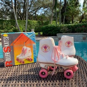 VINTAGE ROLLER SKATES